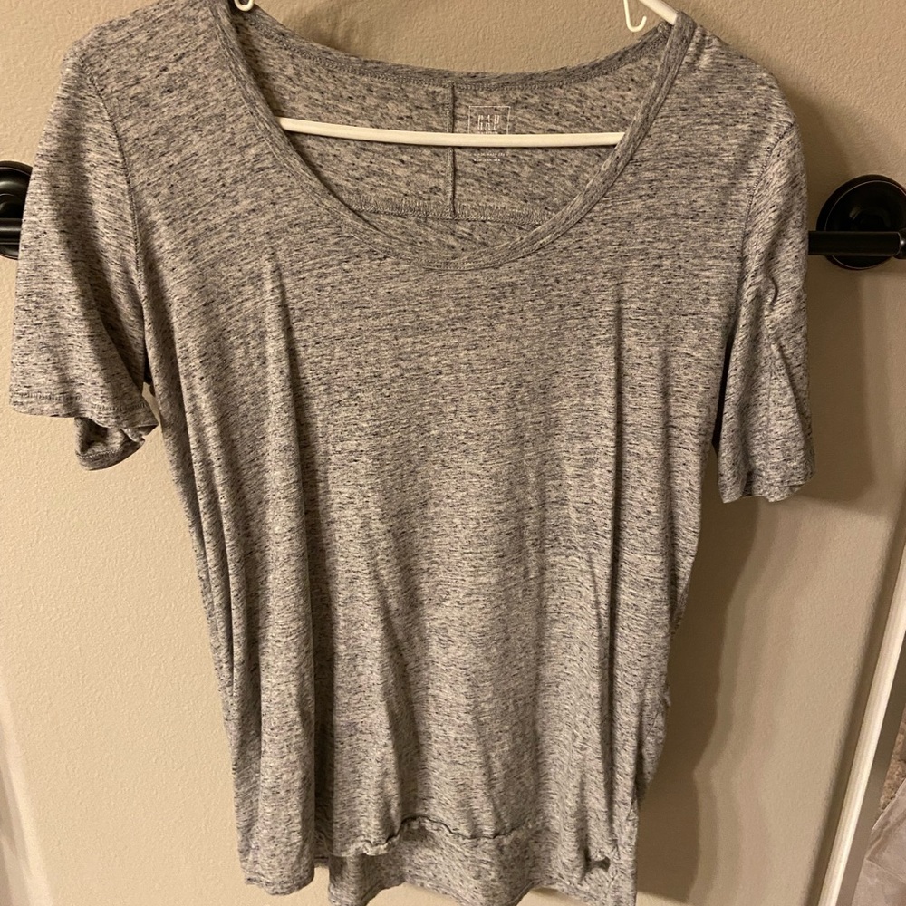 Gap maternity heather gray t-shirt. Pet and smoke free home.